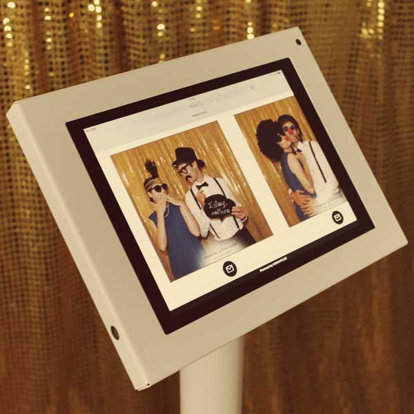 iPad para ver los GIFs de la boda